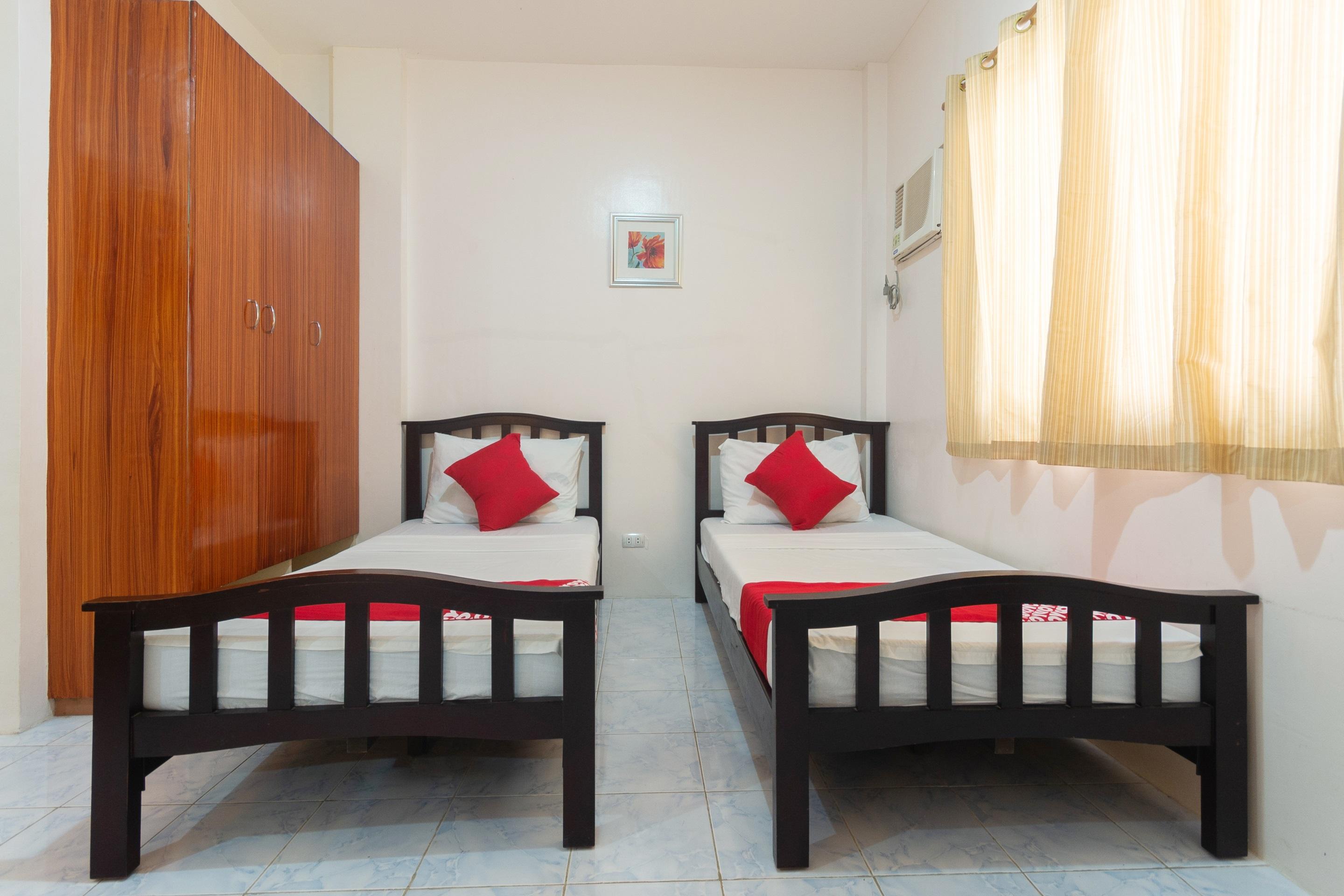 3J'S And K Apartment Мактан Екстериор снимка